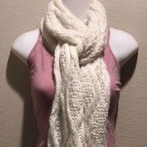 New without tags Macy’s offwhitw knot scarf